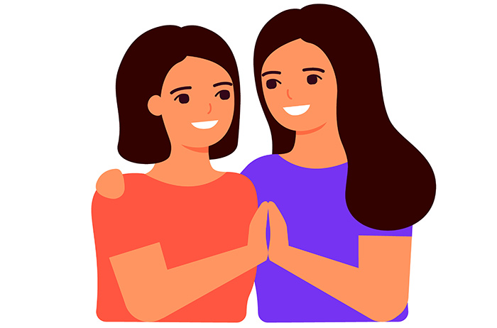 Illustration einer jungen Mutter und ihrer Tochter mit dunkelbraunen Haaren und einem violetten und einem roten T-Shirt, die dicht beieinander stehen, ihre Hände aneinander halten, und sich glücklich anlächeln.